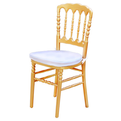 Cadeira napoleao dourada na região do Leblon